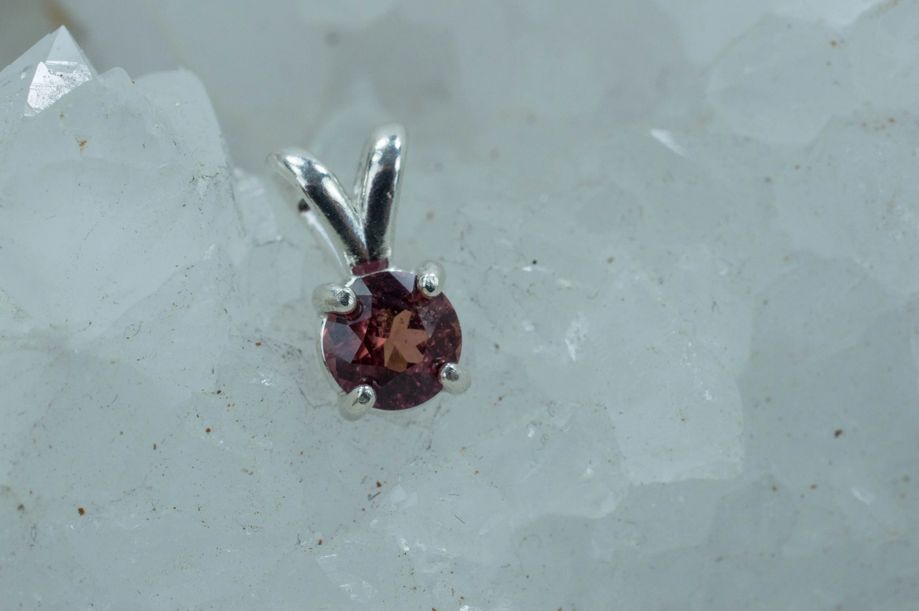 Sapphire Pendant; Genuine Untreated Mozambique Color Change Sapphire